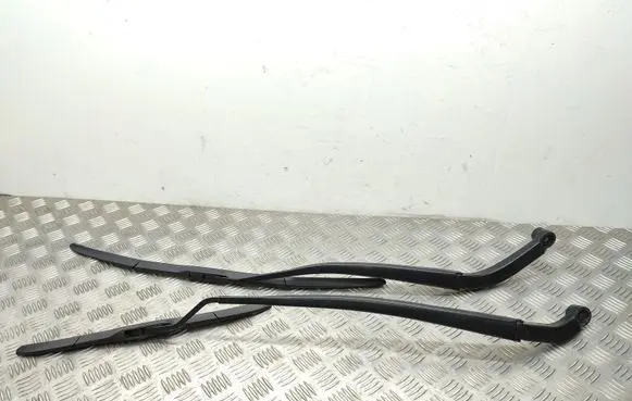Toyota RAV 4 (XA50) Front wiper blade arm