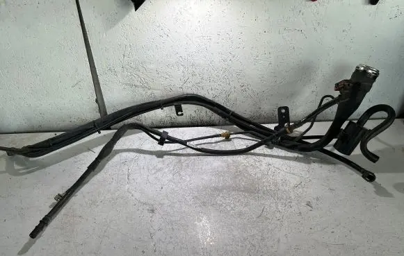 Jeep Grand Cherokee WL Fuel tank filler neck pipe 68377770AC D1402592 8277912