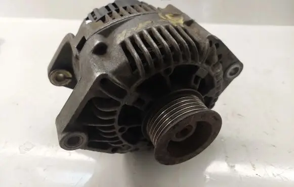 Renault Laguna I Generator/alternator 2541989A 7700424575 A1701317