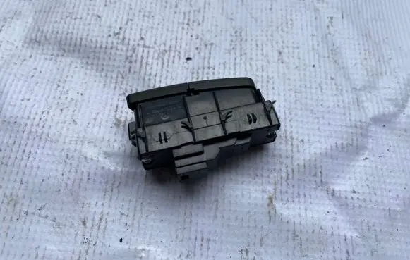 Mercedes-Benz C W204 Central locking switch button A2048706310 2048706310