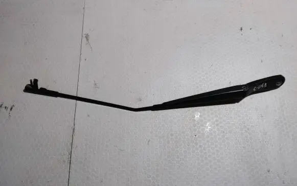 Volvo V50 Front wiper blade arm 30698250