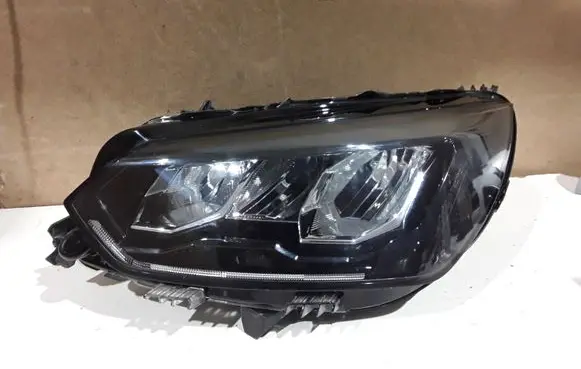 Peugeot 208 Headlight/headlamp 90200109 9833036380