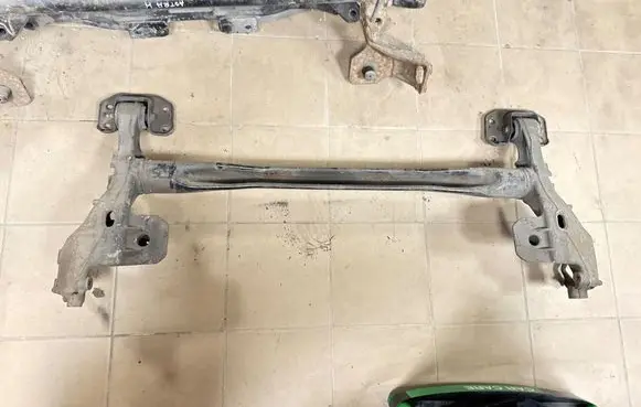 Opel Astra J Rear subframe F117071838
