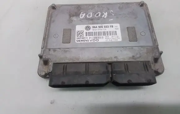 Skoda Octavia Mk2 (1Z) Engine control unit/module 06A906033FB