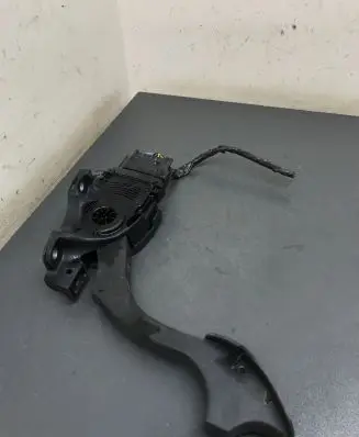 Ford Mondeo Mk III Accelerator throttle pedal 6G929F836RC