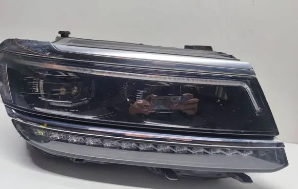 Volkswagen Tiguan Headlight/headlamp 5NB941082A