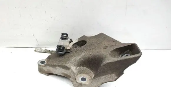 Engine mounting bracket