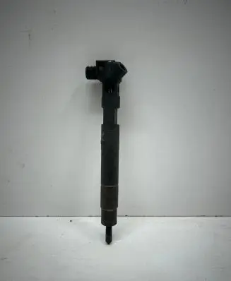 Mercedes-Benz C W204 Fuel injector A6510704987 283B2822
