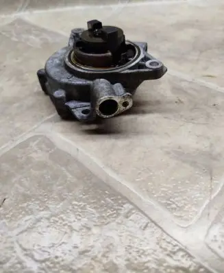 Peugeot 208 Vacuum pump 7597920 276032545