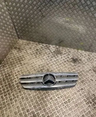 Mercedes-Benz ML W163 Quarter panel pressure vent A1638800985 1638800985