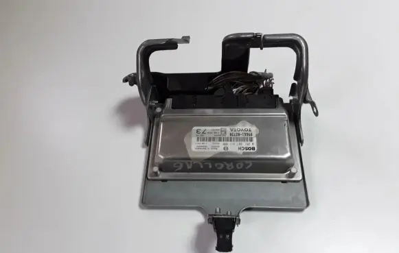 Toyota Corolla E120 E130 Engine control unit/module 8966102730