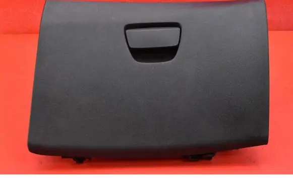 Glove box