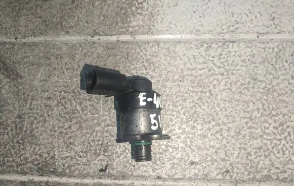 BMW 3 E46 Fuel pressure regulator 