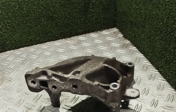 Volkswagen Crafter Engine mounting bracket 04L199207G