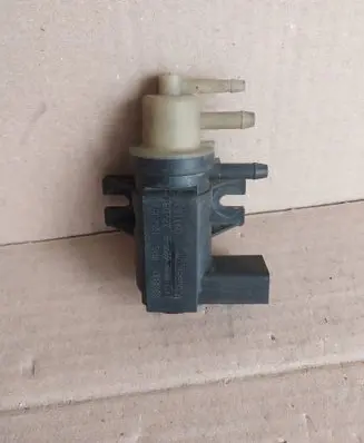 Audi A4 S4 B5 8D Turbo solenoid valve 1K0906627A 09T183 70086800
