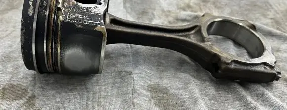 Mazda CX-5 Piston with connecting rod SH01