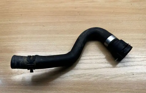 Volkswagen PASSAT B8 Engine coolant pipe/hose 5Q0122101S