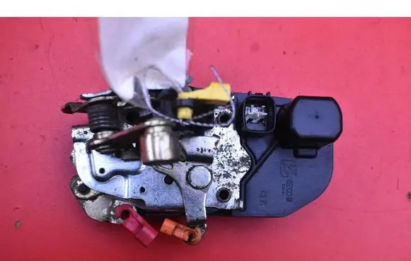 Chevrolet PT Cruiser Front door lock