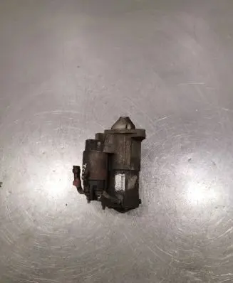 Renault Laguna III Starter motor M000T87881 8200584675A