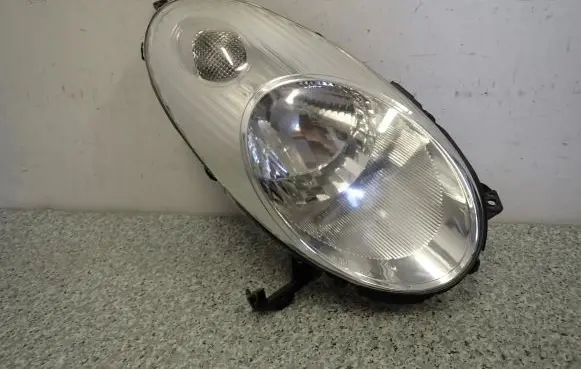 Nissan Micra Headlight/headlamp
