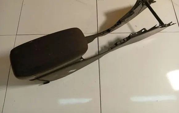 Toyota Avensis T250 Armrest 