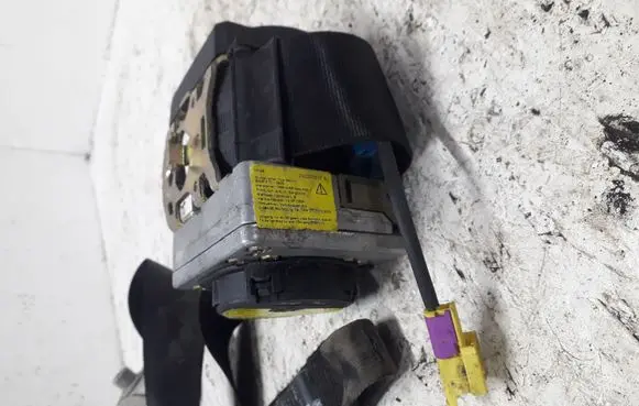 Volkswagen New Beetle Front seatbelt 33009583