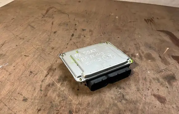 Volkswagen PASSAT B5.5 Engine control unit/module