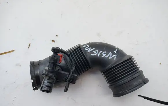 Opel Insignia A Turbo air intake inlet pipe/hose 55561787