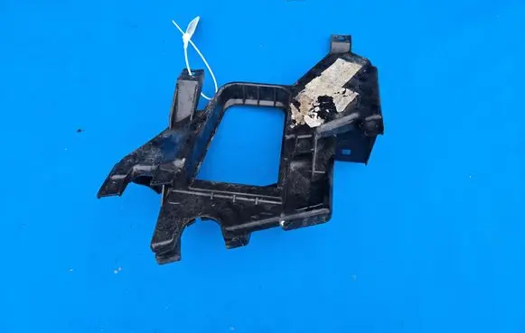 BMW 7 E65 E66 Headlight/headlamp mounting bracket 6917315