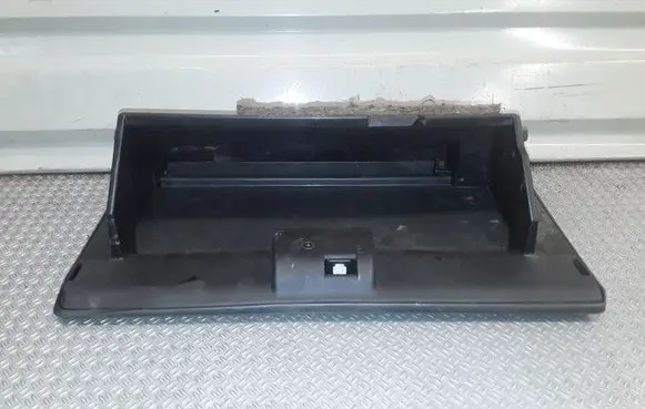 Nissan X-Trail T30 Glove box