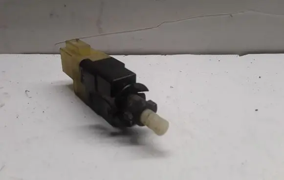 Mercedes-Benz E W211 Brake pedal sensor switch A0015454409