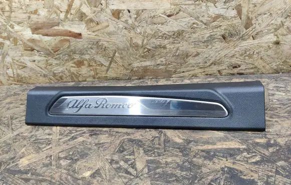 Alfa Romeo Giulia Front sill trim cover 156107572