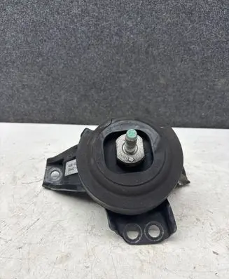 KIA Sorento Engine mount bracket 218102P950