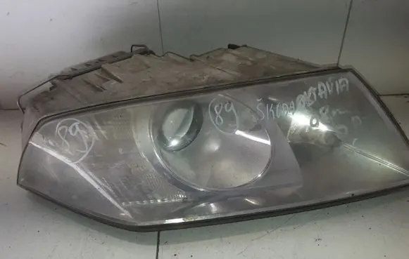 Skoda Octavia Mk2 (1Z) Headlight/headlamp