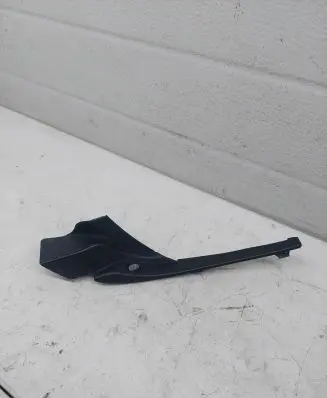 Mazda 5 Windshield trim K2443