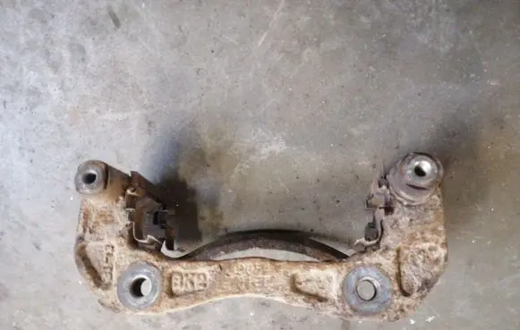 KIA Sorento Front brake pad spring 