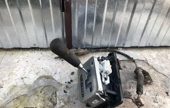 Subaru Outback Gear shift cable linkage