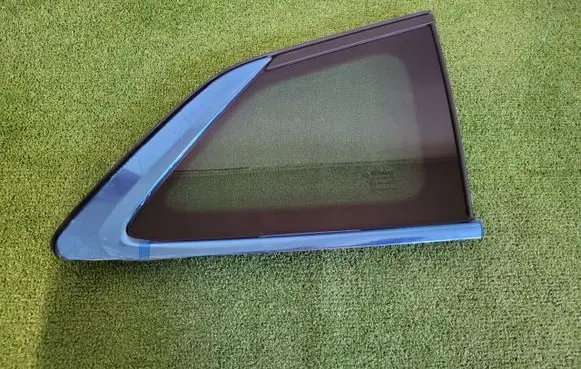 Renault Megane IV Front triangle window/glass 833062109R