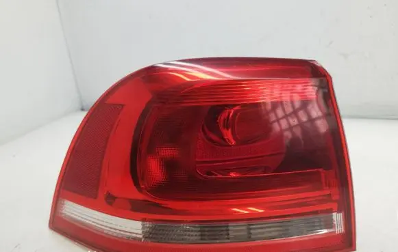 Volkswagen Touareg II Rear/tail lights 7P6945095B 89090226