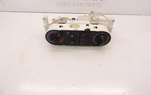 Nissan Almera N16 Climate control unit D215