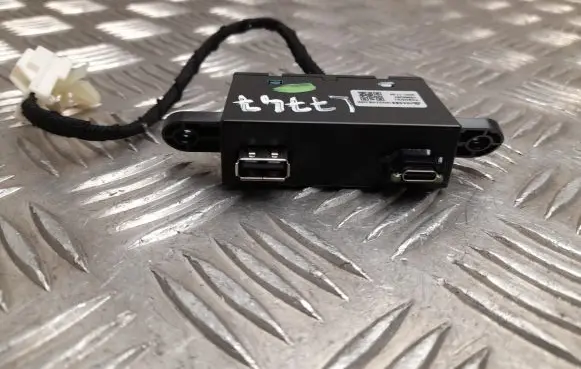 MG ZS USB socket connector 10966397
