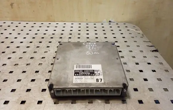 Toyota Corolla Verso E121 Engine control unit/module 8966113170