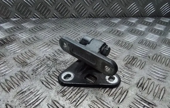 Mercedes-Benz CLS C219 Front door lower hinge 