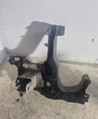 Renault Megane II Front bumper mounting bracket 8200137496