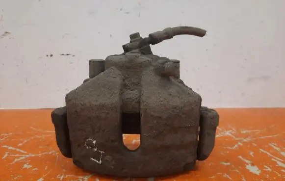 Volkswagen PASSAT B6 Front brake caliper