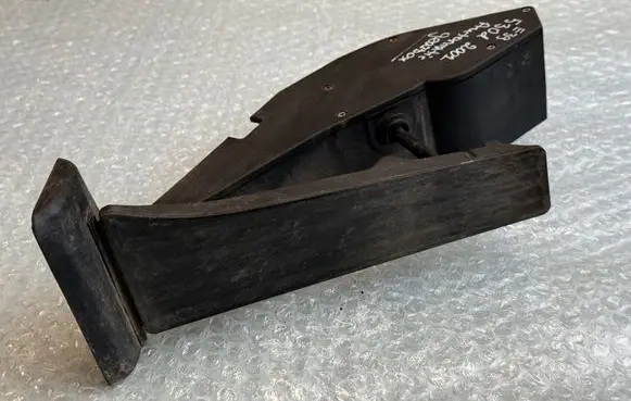 BMW 5 E39 Accelerator throttle pedal 35406756492 6756492 25916010