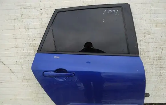 Mazda 3 I Rear door melynos