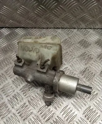 Volvo S70 V70 V70 XC Master brake cylinder 9140262