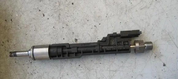 BMW X5 F15 Fuel injector 7639994