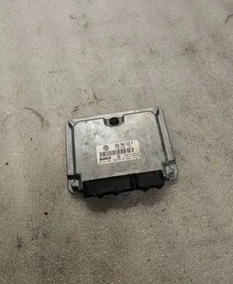 Volkswagen PASSAT B5 Engine control unit/module 038906018P 28SA3504 0281001720